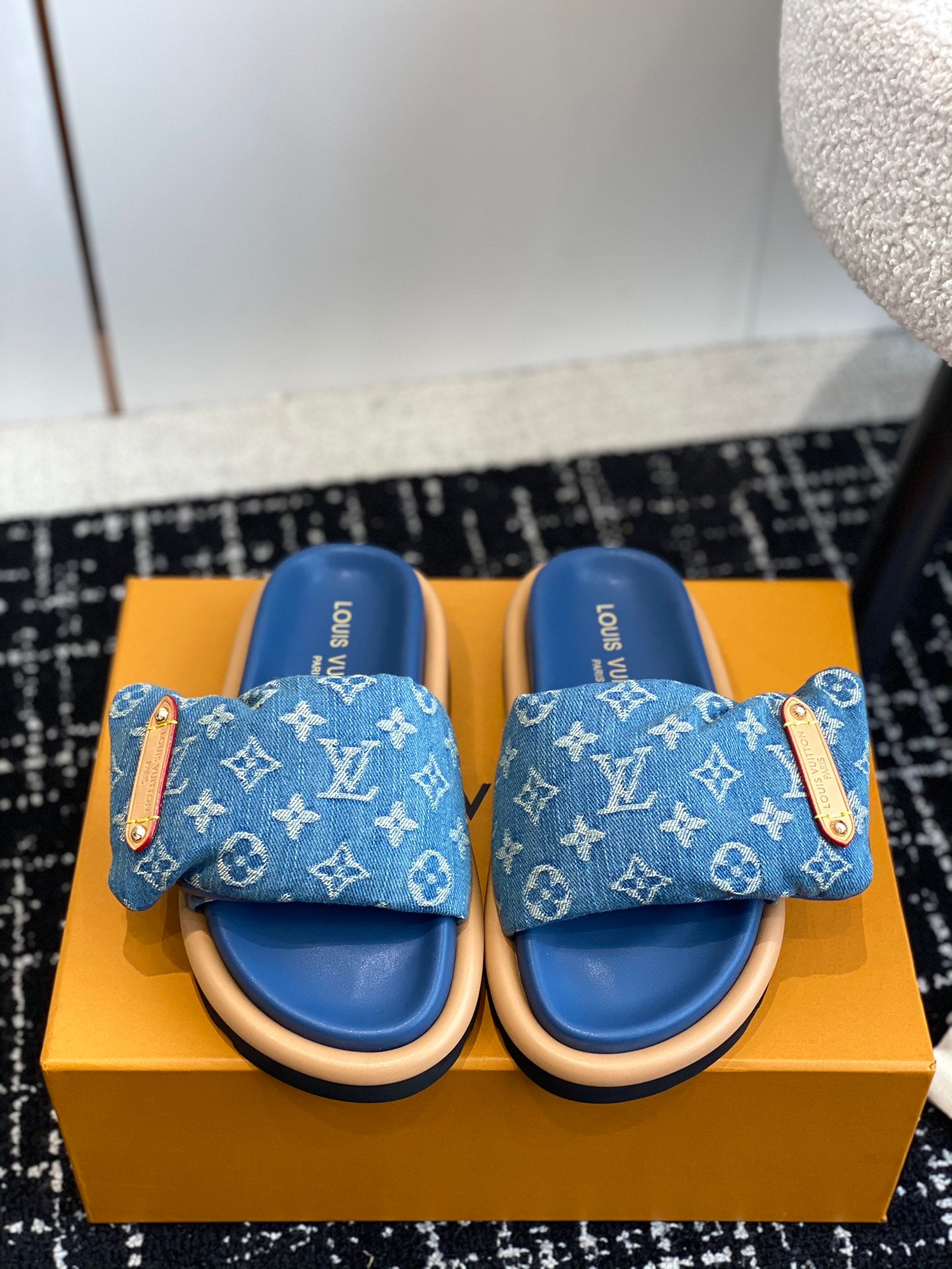 Découvrez les mules Louis Vuitton