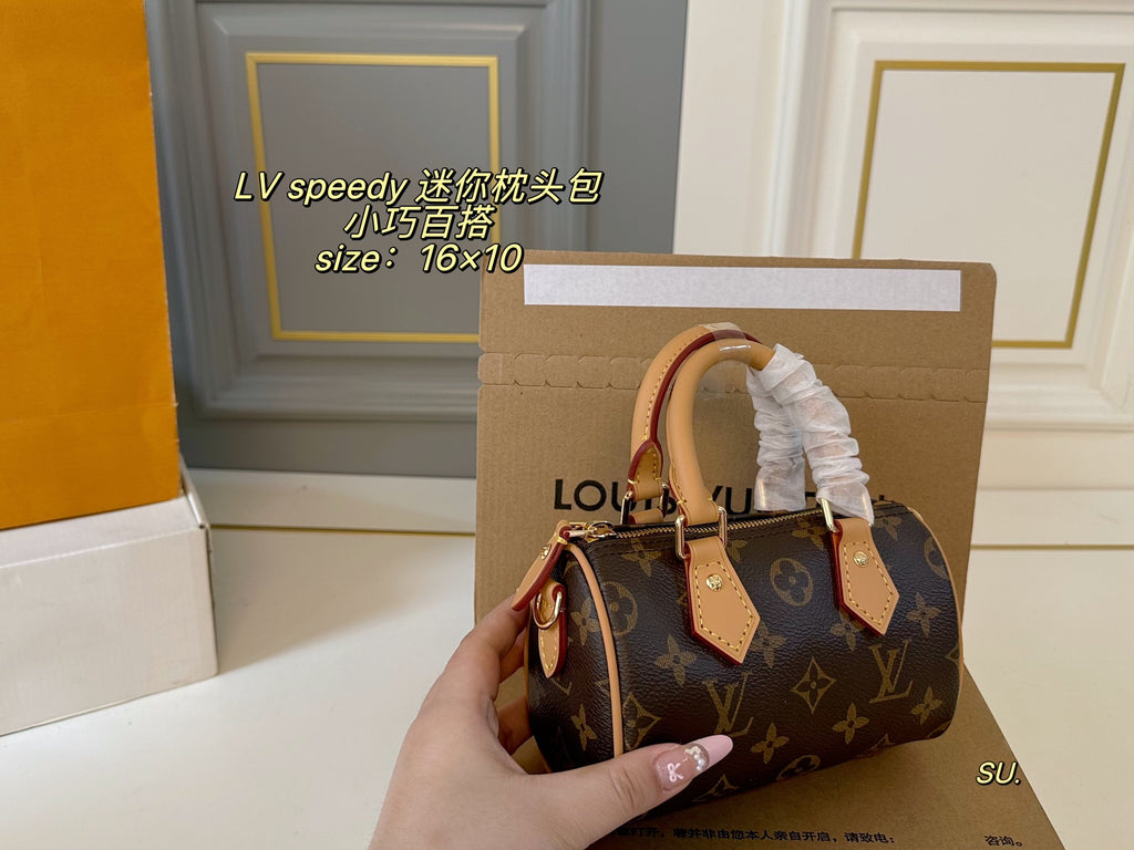 Découvrez le mini sac d'oreiller Louis Vuitton Speedy Nano