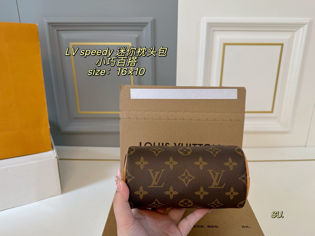 Découvrez le mini sac d'oreiller Louis Vuitton Speedy Nano
