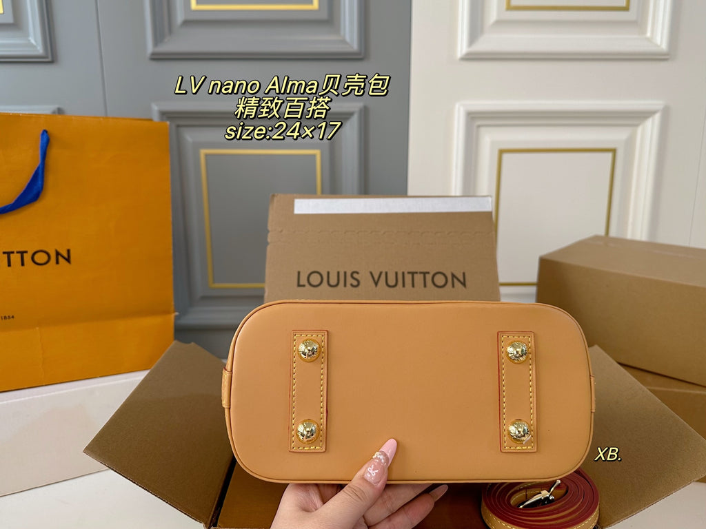 Découvrez le sac à coque nano Alma de Louis Vuitton