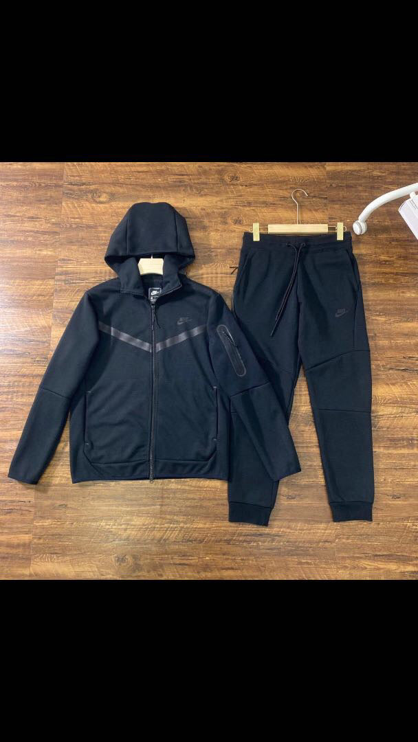 Ensemble Nike Tech – Style sportif iconique