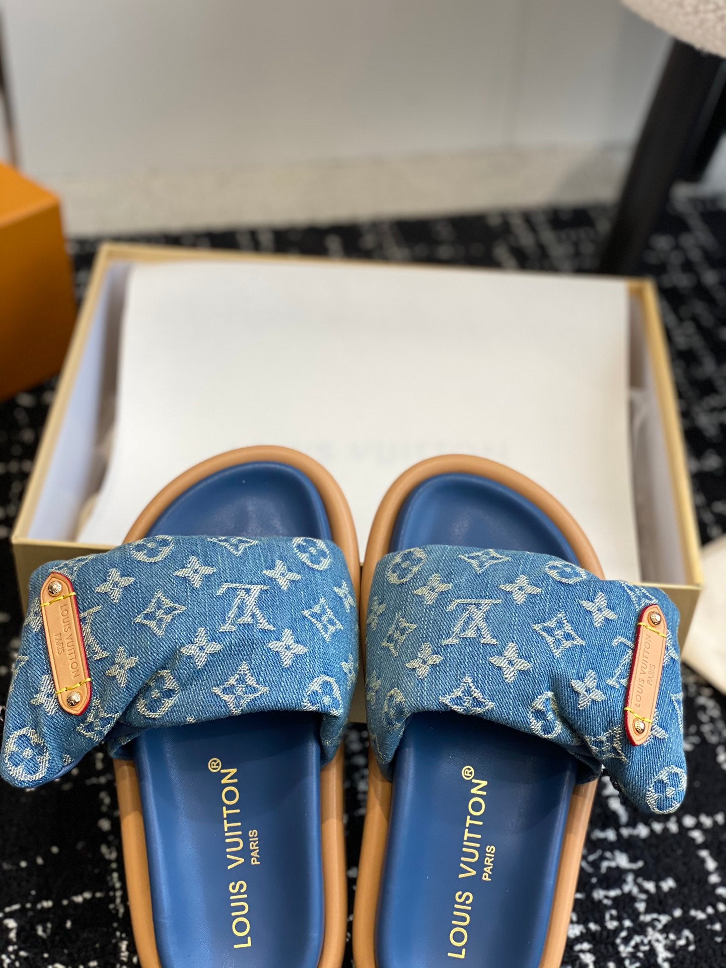 Découvrez les mules Louis Vuitton