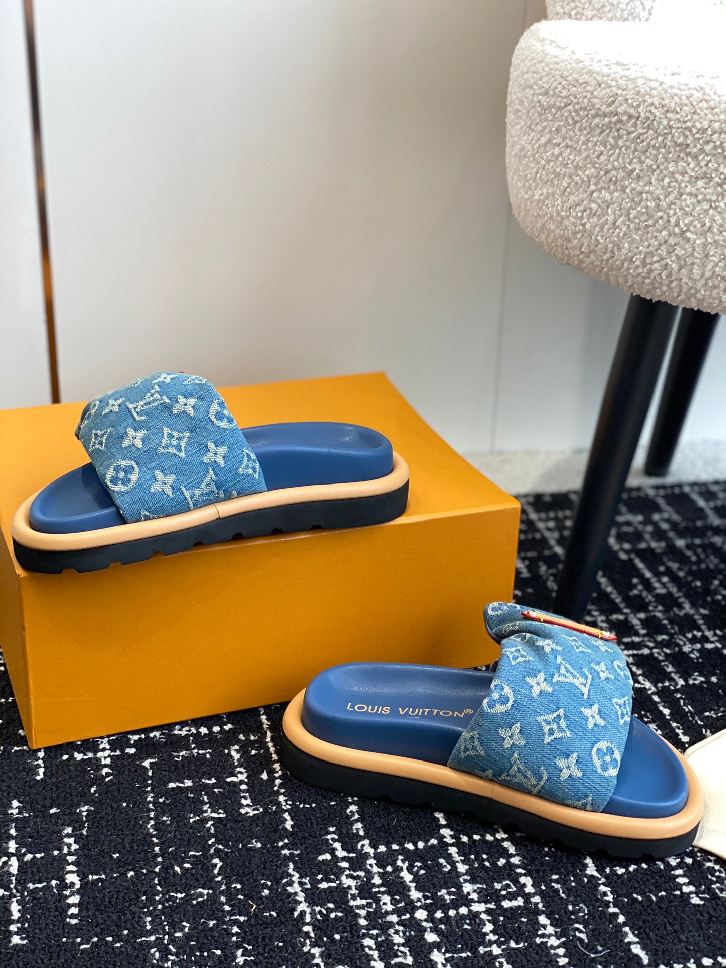 Découvrez les mules Louis Vuitton