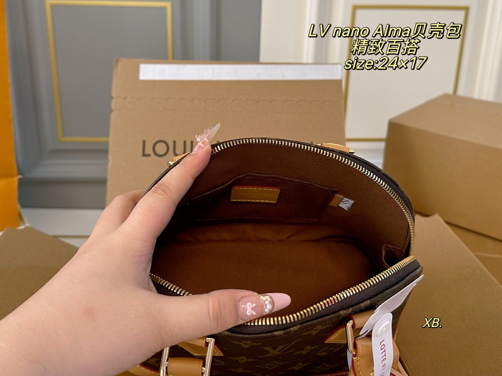 Découvrez le mini sac d'oreiller Louis Vuitton Speedy Nano