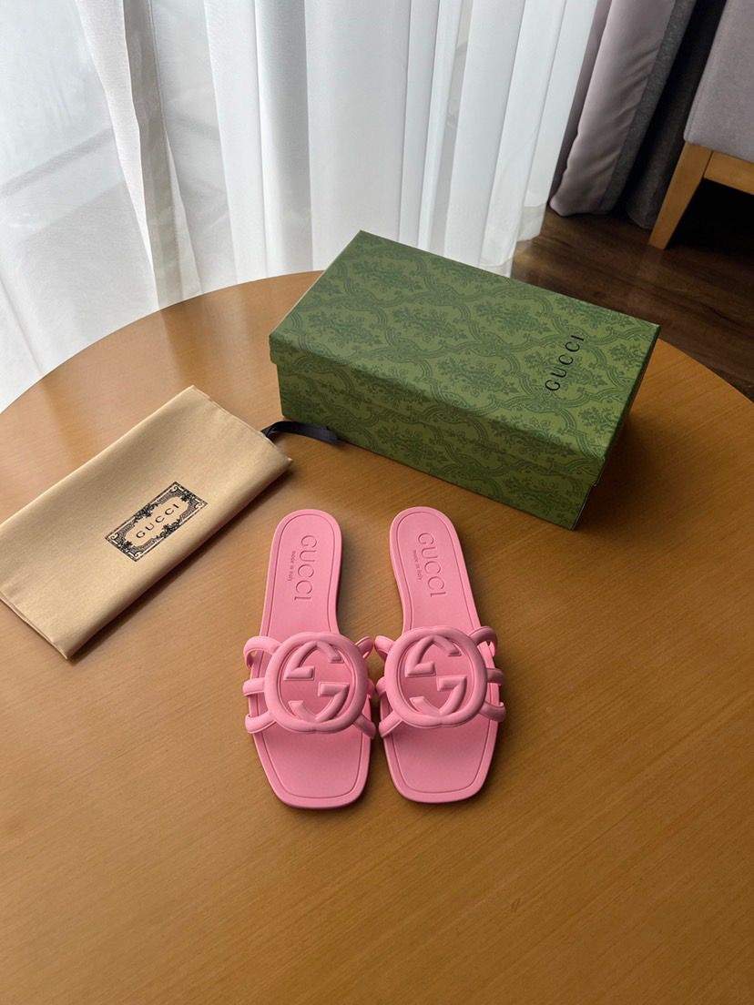 Gucci Interlocking G Slide Sandals