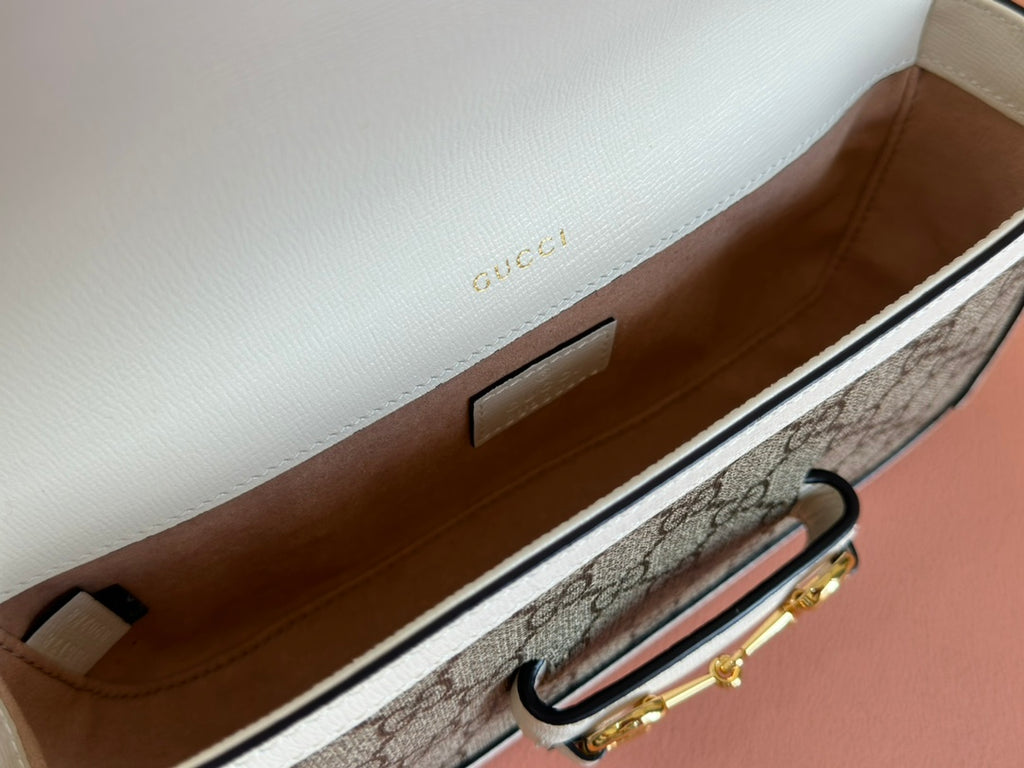 Découvrez le sac à bandoulière Gucci Horsebit 1955