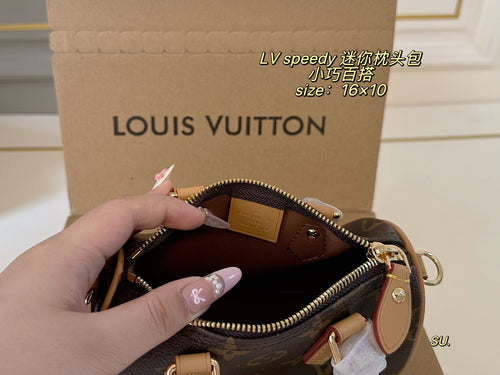 Découvrez le mini sac d'oreiller Louis Vuitton Speedy Nano