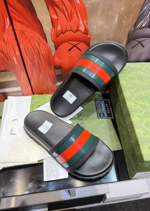 Claquettes Gucci – Élégance décontractée