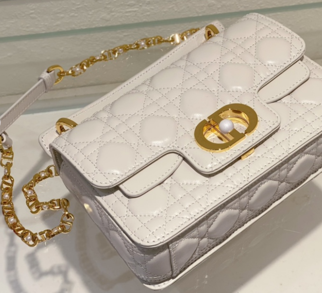 Sac Dior Caro Cannage avec chaîne dorée