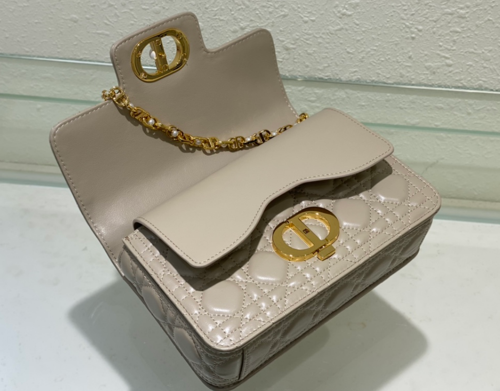 Sac Dior Caro Cannage avec chaîne dorée