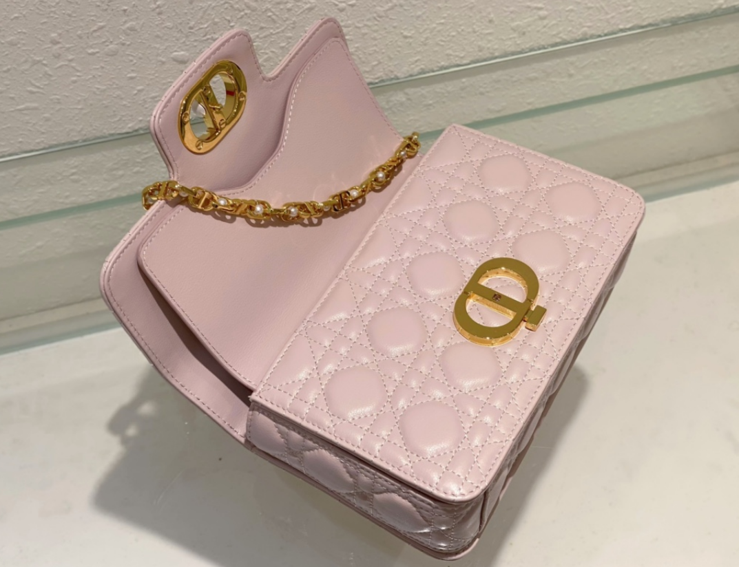 Sac Dior Caro Cannage avec chaîne dorée