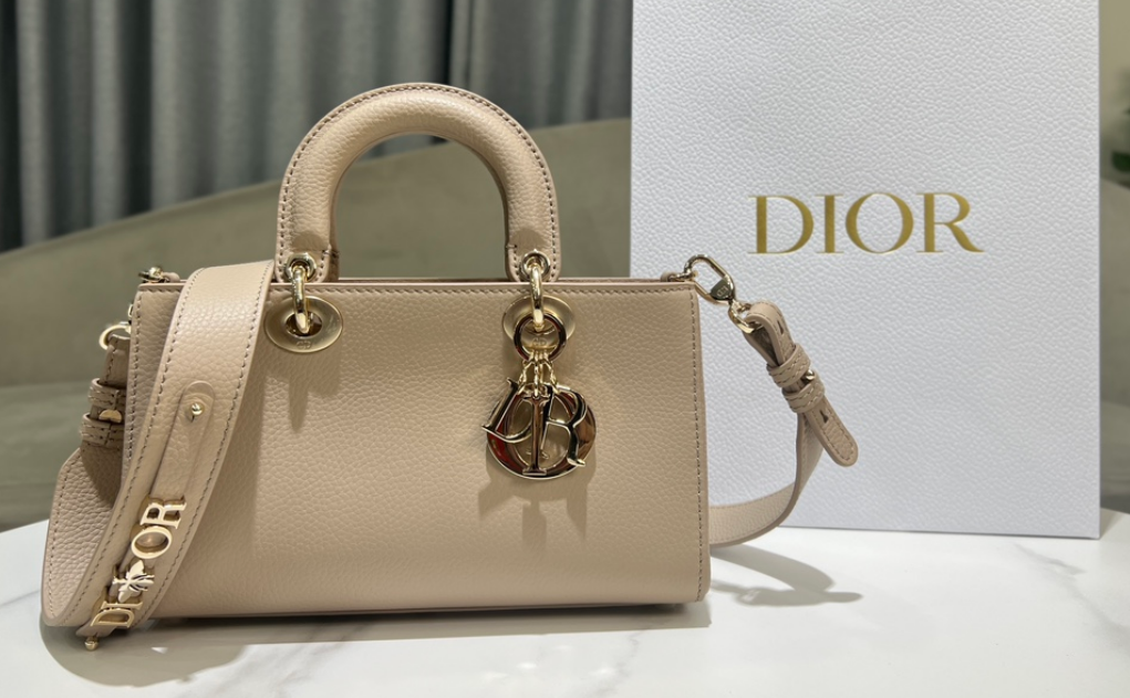 Sac Lady Dior Small en cuir grainé avec bandoulière Dior