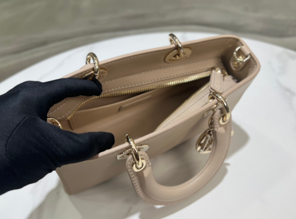 Sac Lady Dior Small en cuir grainé avec bandoulière Dior