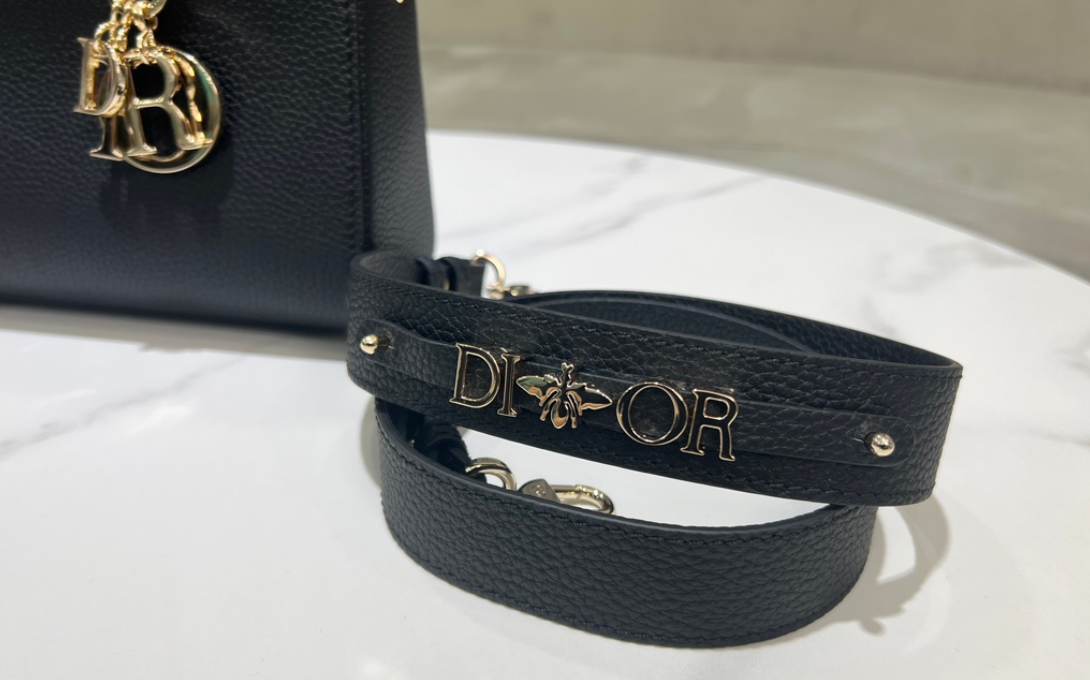 Sac Lady Dior Small en cuir grainé avec bandoulière Dior