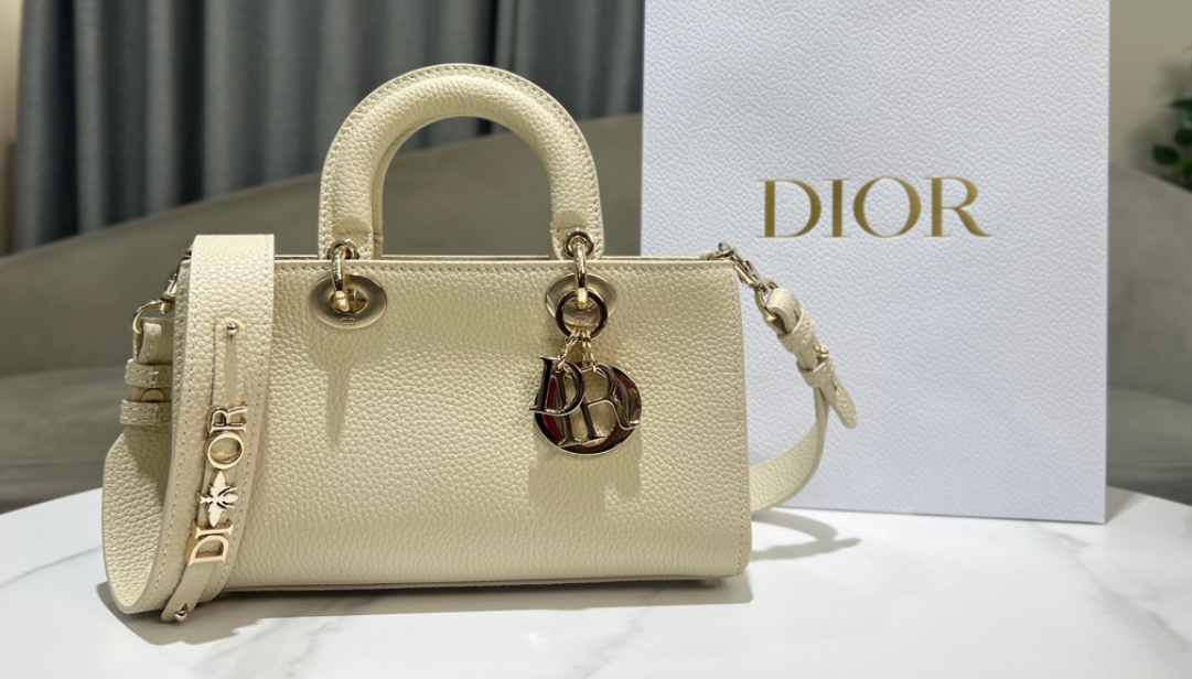 Sac Lady Dior Small en cuir grainé avec bandoulière Dior
