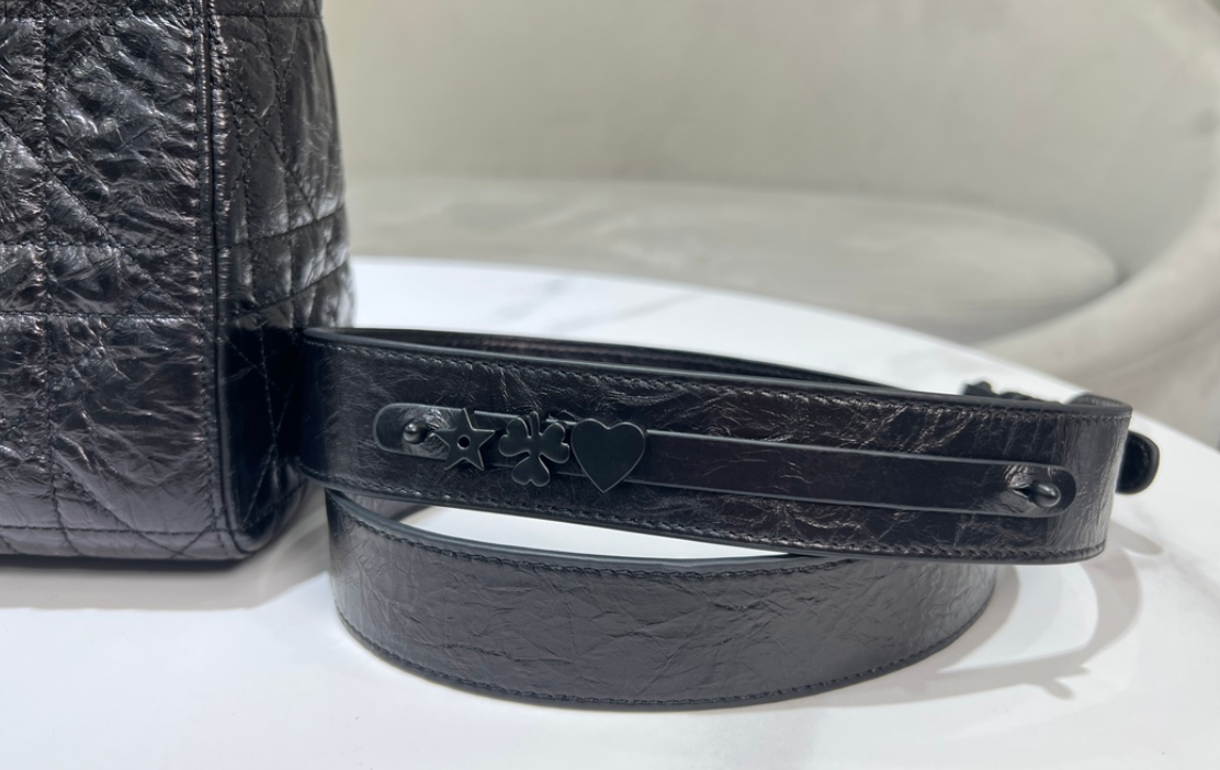 Sac Lady Dior Small noir en cuir Cannage froissé