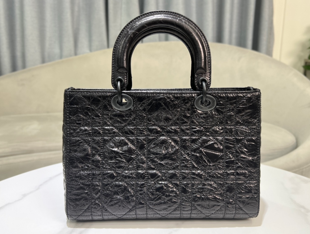 Sac Lady Dior Small noir en cuir Cannage froissé