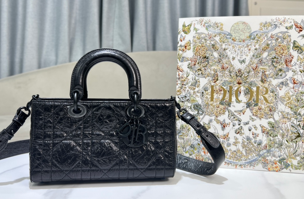 Sac Lady Dior Small noir en cuir Cannage froissé