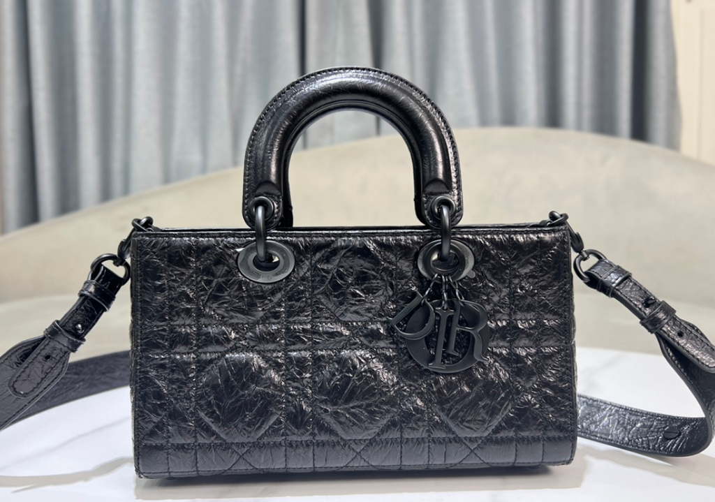 Sac Lady Dior Small noir en cuir Cannage froissé
