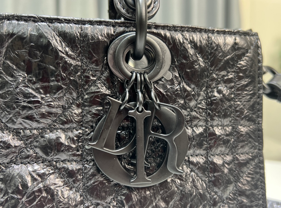 Sac Lady Dior Small noir en cuir Cannage froissé