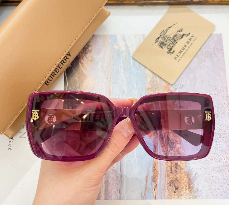 Burberry – Lunettes de soleil Square TB Signature