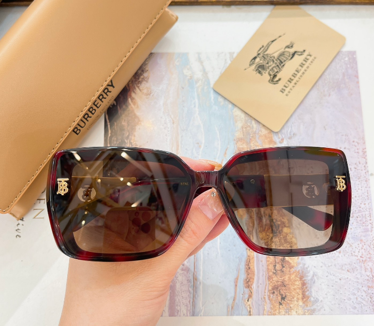 Burberry – Lunettes de soleil Square TB Signature