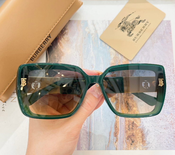 Burberry – Lunettes de soleil Square TB Signature