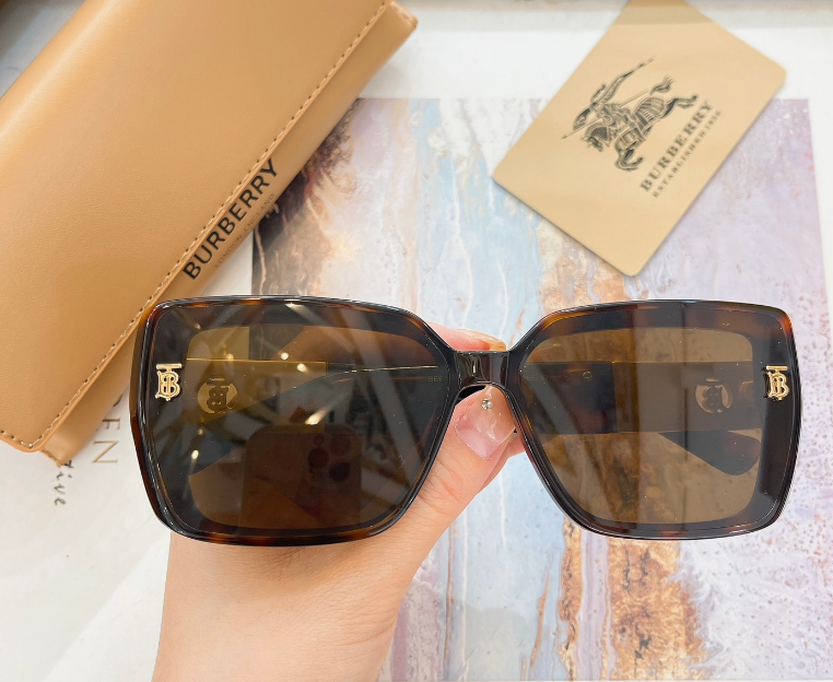 Burberry – Lunettes de soleil Square TB Signature