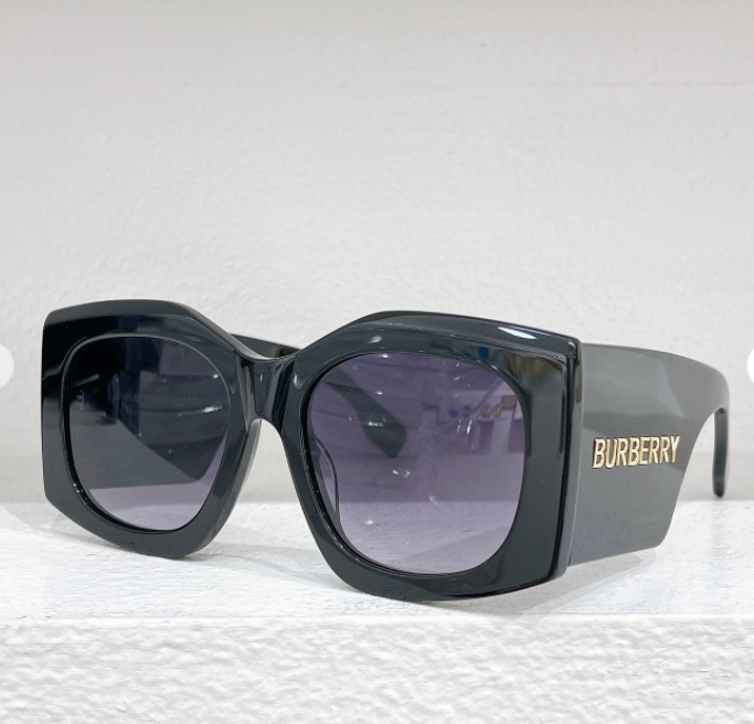 Burberry – Lunettes de soleil Square Oversize Signature