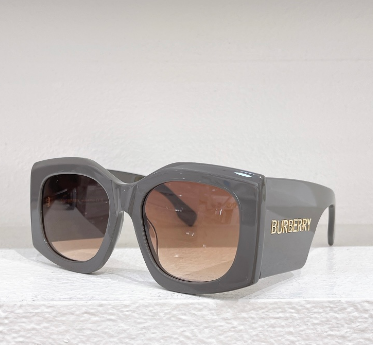 Burberry – Lunettes de soleil Square Oversize Signature