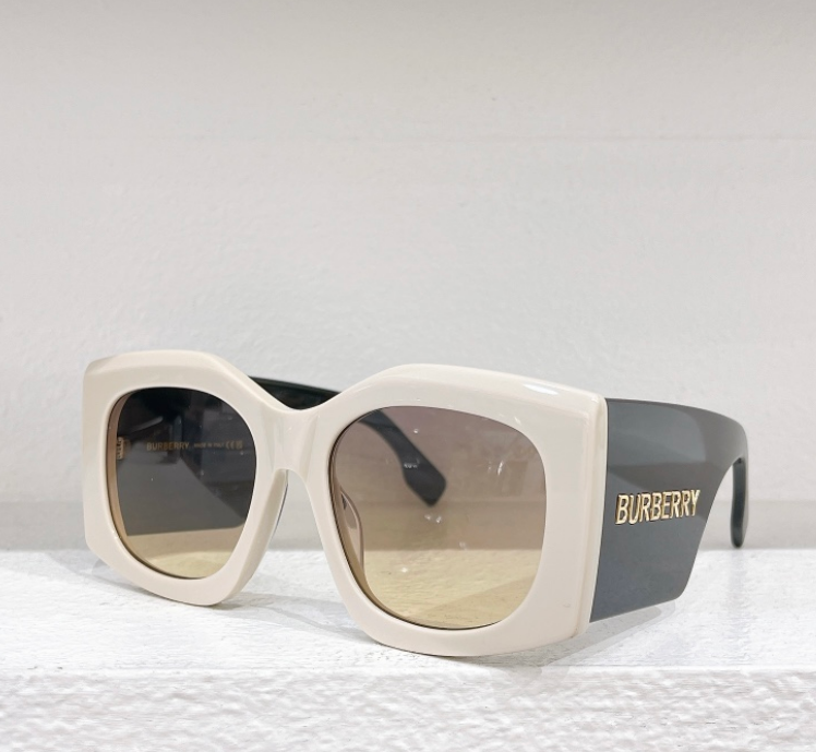 Burberry – Lunettes de soleil Square Oversize Signature