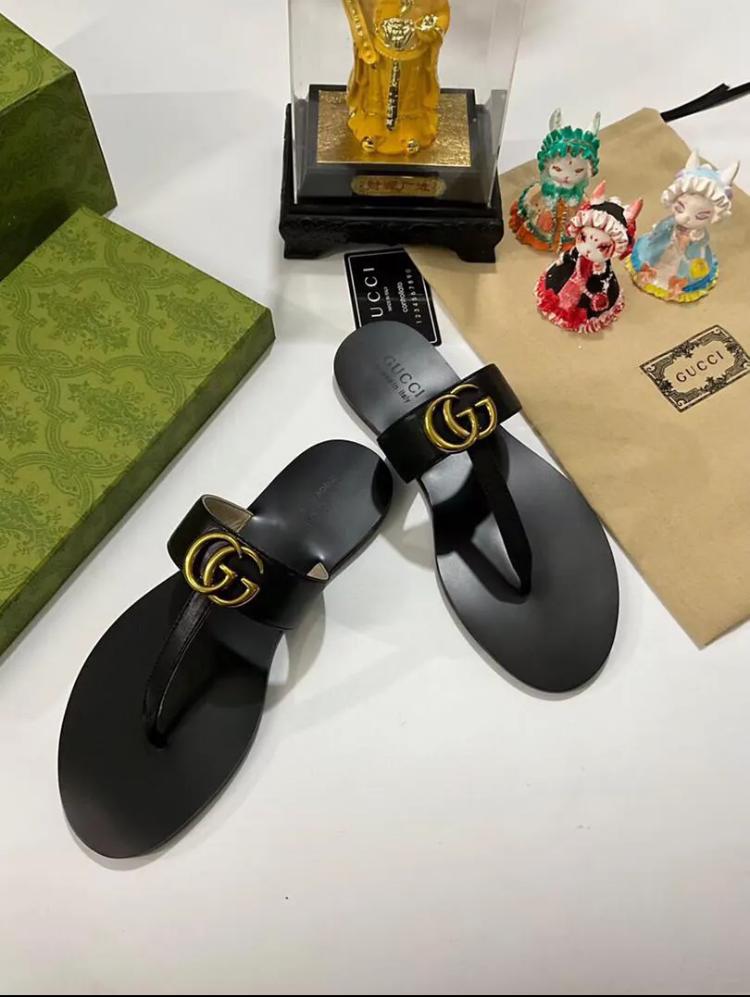 Gucci Interlocking G Thong Sandals